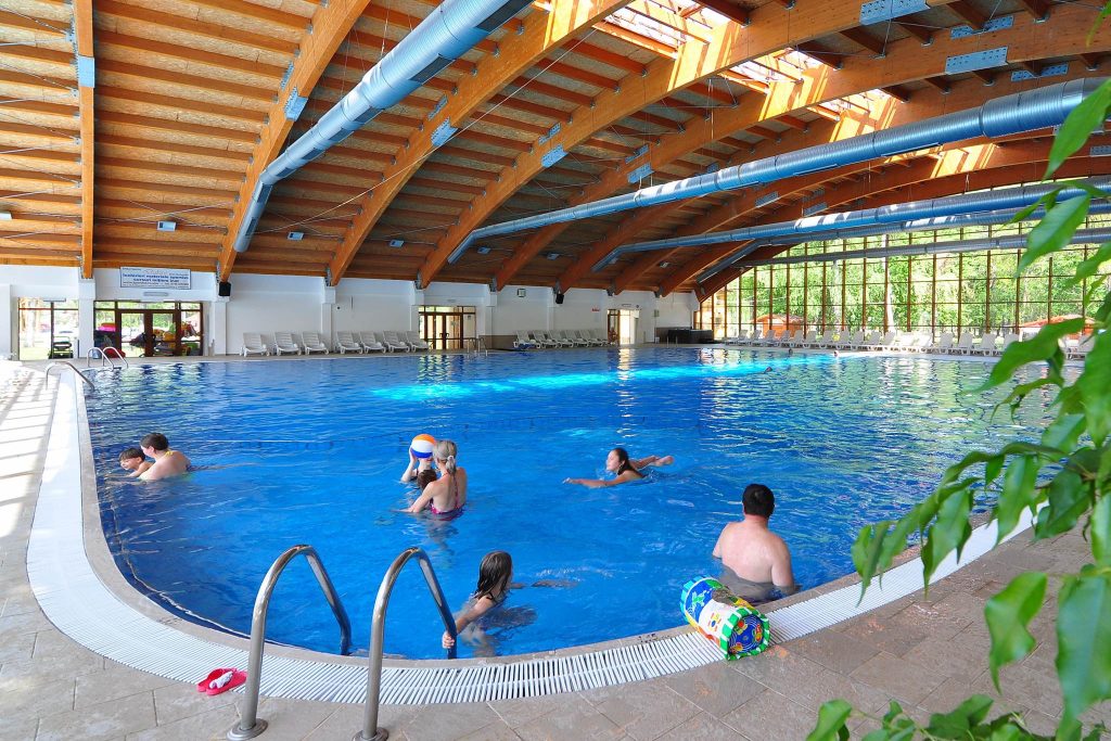Piscina Ariniș imagine 2